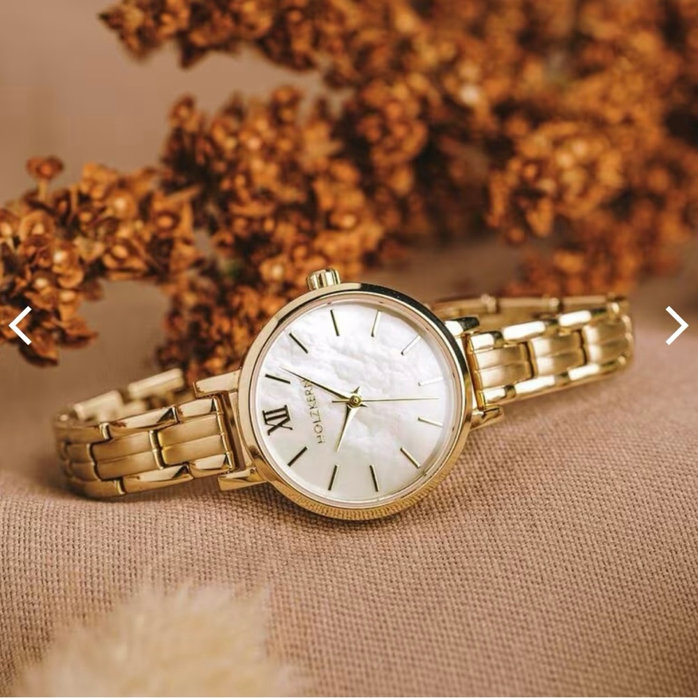 Gold Minimalist Watch with Polished Finish - Picture 6 of 9